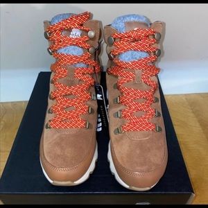 Sorel kinetic conquest boots new